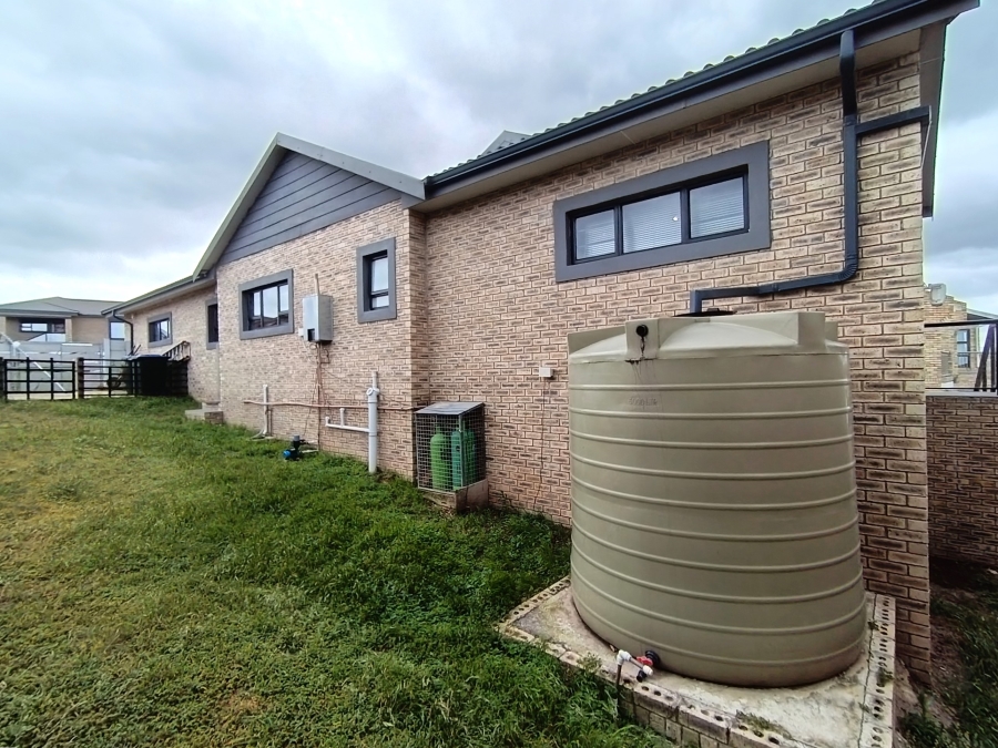 4 Bedroom Property for Sale in Wavecrest Eastern Cape